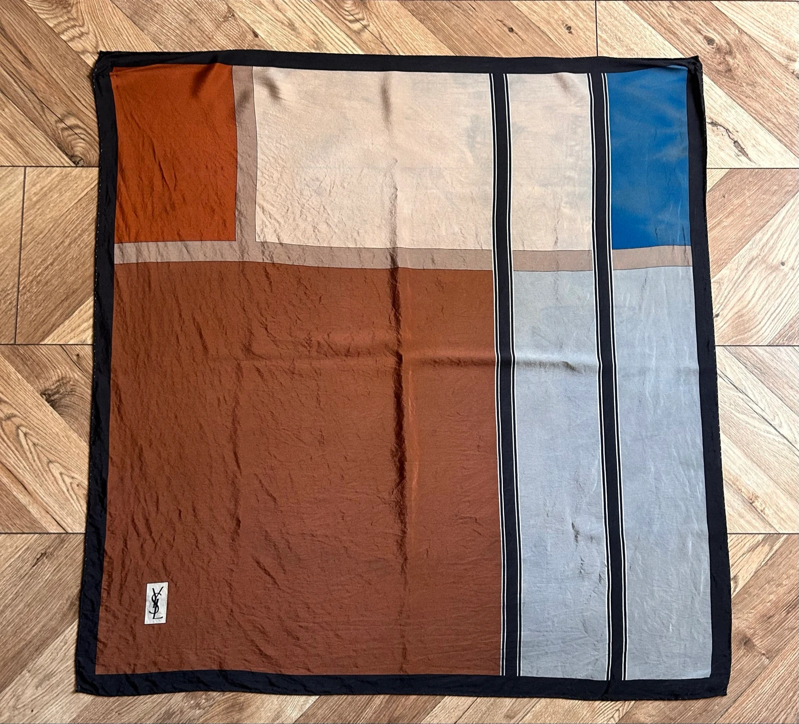 Carré en soie - Motif Géométrique Vintage (85x85 cm)